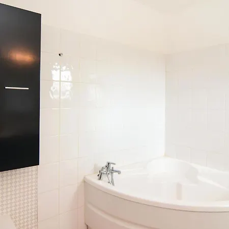 Awesome In With Kitchen Holiday home *