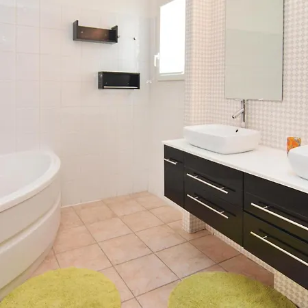 Holiday home Awesome In With Kitchen Calvisson