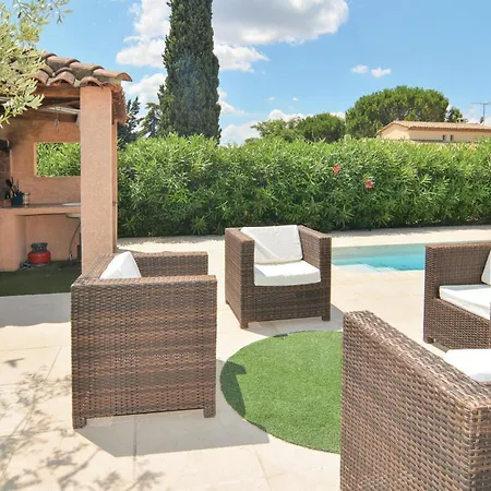 Awesome In With Kitchen Holiday home *